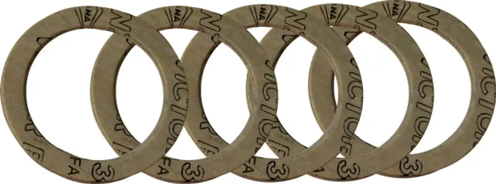 Aus sechs Flachdichtungen der Marke Wolf, in kreisförmiger Form, die sich übereinander anordnen lassen. Sie sind aus einem kompakten Material gefertigt.